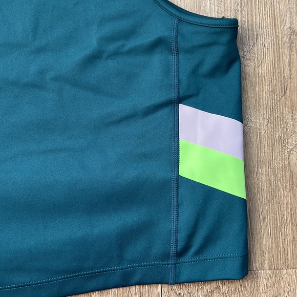 NWT Nike Dry Tight Fit Women’s Green Athletic Sports Bra Crop Top Size 2X - Picture 5 of 16